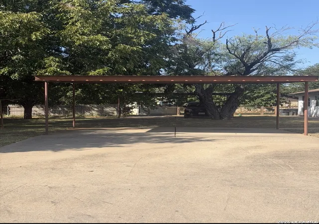 1405-n-crockett-st-fredericksburg-tx-78624/hzid_fea5af6b
