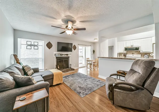 7600-emmett-f-lowry-expy-904-texas-city-tx-77591/hzid_414091c1