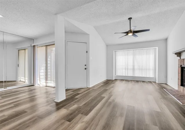 6701-sands-point-dr-dr-78-houston-tx-77074/hzid_d04fede6
