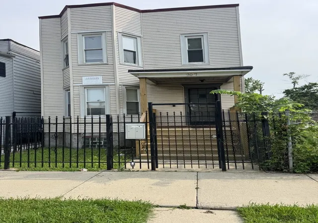 707-e-92nd-place-chicago-il-60619/hzid_4ad51115