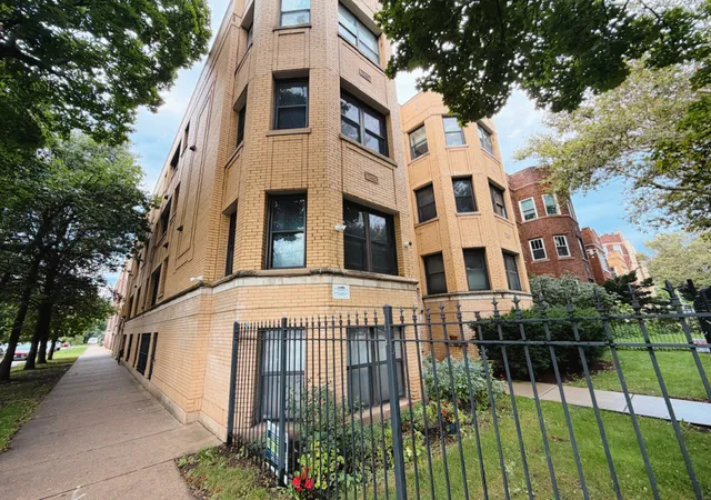 2222-w-rosemont-ave-2e-chicago-il-60659/hzid_42d3046c