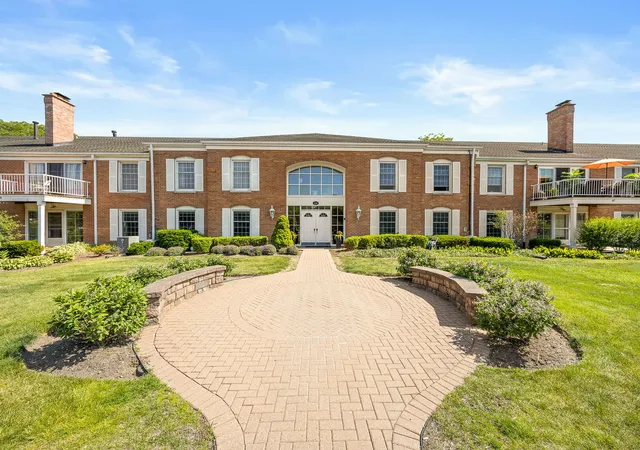 124-carriage-way-dr-b109-burr-ridge-il-60527/hzid_656034f1
