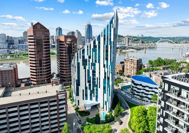 1-roebling-way-1002-covington-ky-41011/hzid_7b1f2077