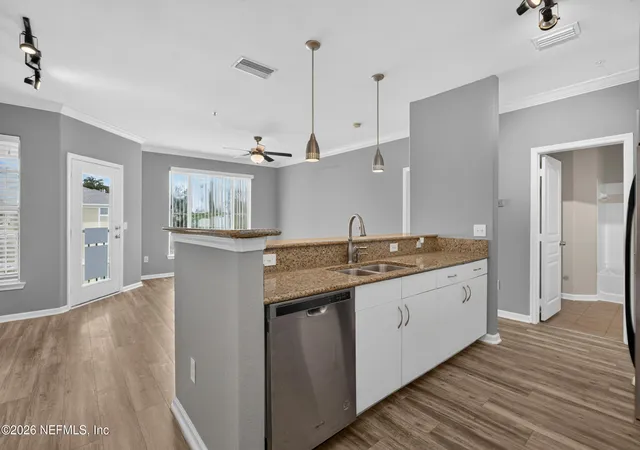 8290-gate-pkwy-w-817-jacksonville-fl-32216/hzid_e70bcf8b