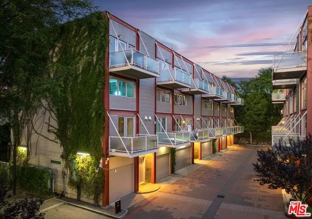 3450-cahuenga-blvd-902-los-angeles-ca-90068/hzid_a563dcac