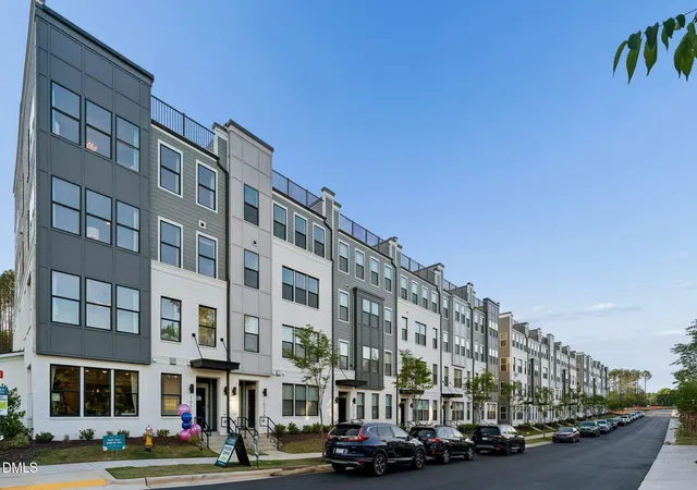 10568-bailey-branch-dr-01-raleigh-nc-27614/hzid_1d151ae2