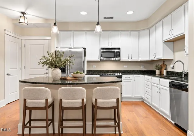 222-glenwood-ave-717-raleigh-nc-27603/hzid_3e688399