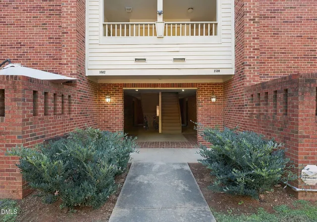 3502-ivy-cmns-dr-202-raleigh-nc-27606/hzid_b4cbff65