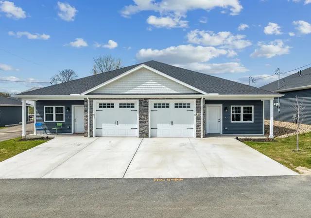 8-barrington-ct-monaca-pa-15061/hzid_210b9a9c