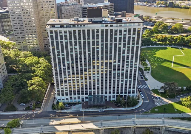 320-fort-duquesne-blvd-21b-pittsburgh-pa-15222/hzid_ee5eac07