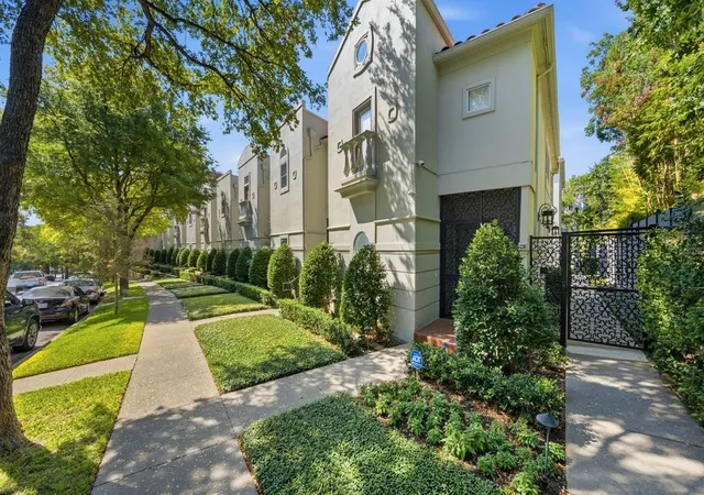 3707-gilbert-ave-17-dallas-tx-75219/hzid_2b8cf253