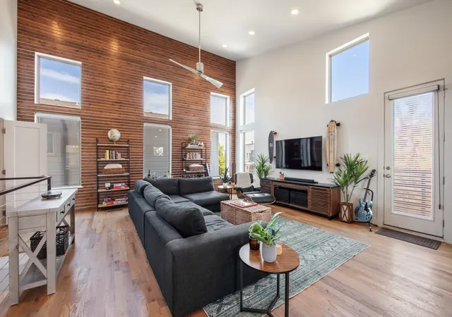 2421-n-garrett-ave-1-dallas-tx-75206/hzid_952cabb0