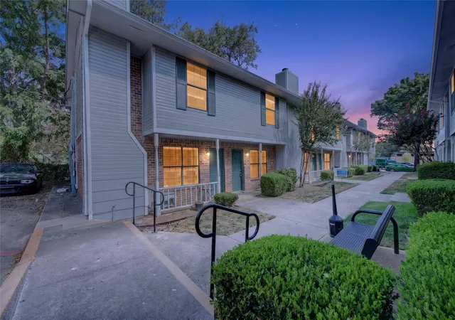 929-w-hickory-st-18-denton-tx-76201/hzid_f1217709