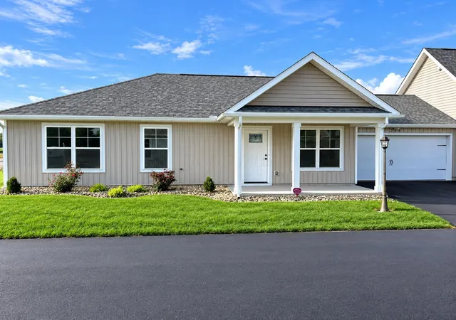 204-cumberland-meadows-cir-hebron-oh-43025/hzid_b0129aa9