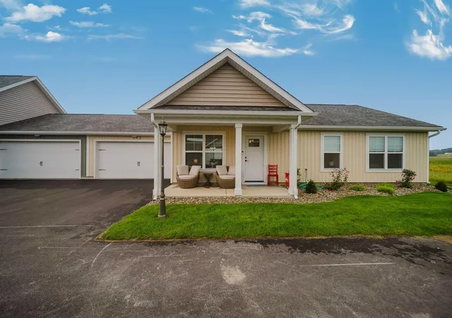 212-cumberland-meadows-cir-hebron-oh-43025/hzid_ab51d950