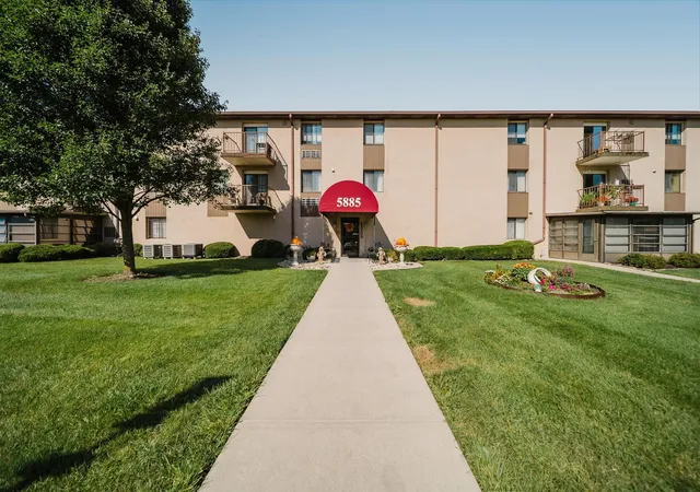 5885-beechcroft-rd-210-columbus-oh-43229/hzid_da7e6af0