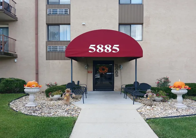 5885-beechcroft-rd-103-columbus-oh-43229/hzid_7a7fac40