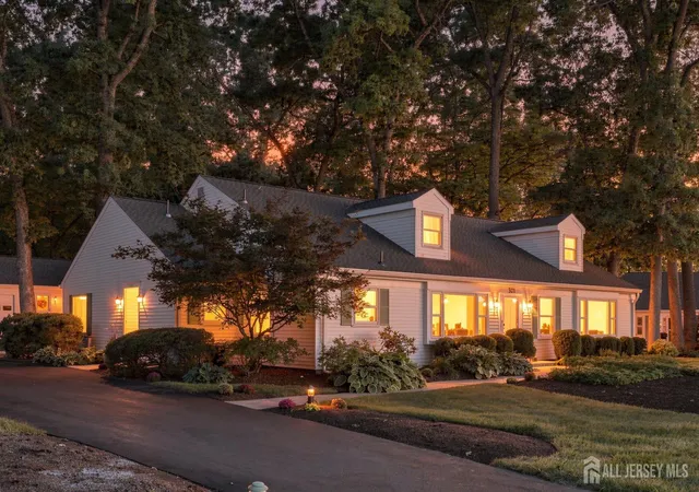 321-a-se-sharon-way-monroe-township-nj-08831/hzid_c73c2313