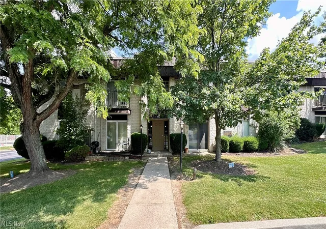 8557-n-akins-rd-204-north-royalton-oh-44133/hzid_704b2358