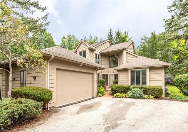 2211-landerhaven-ct-cleveland-oh-44124/hzid_40f0c73d