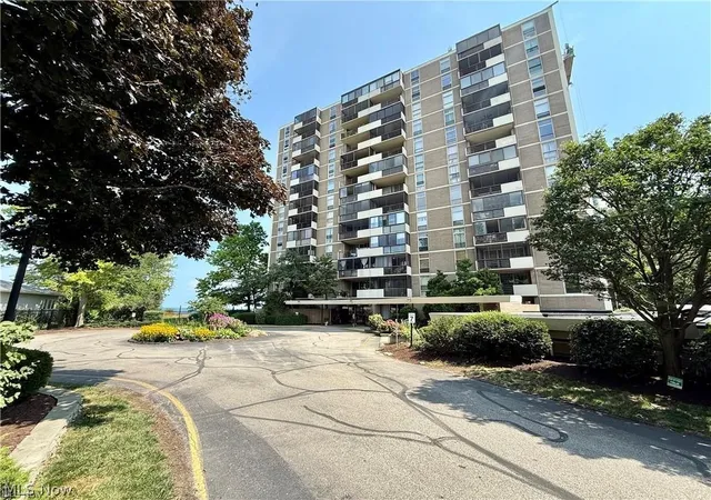 25801-lakeshore-blvd-20-euclid-oh-44132/hzid_961a4fc2