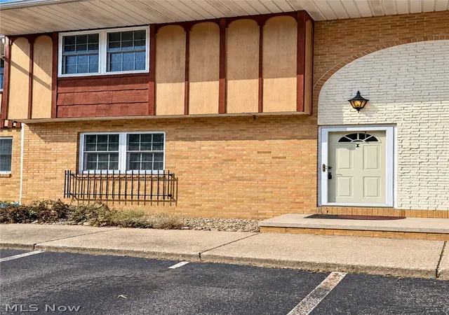 290-lincoln-st-sw-i-hartville-oh-44632/hzid_b560cc4c