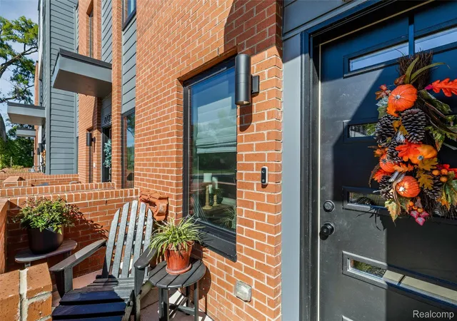 2736-harrison-st-detroit-mi-48216/hzid_2aed9739