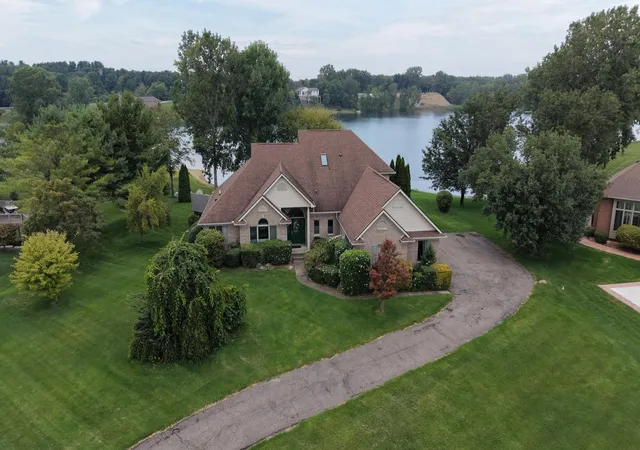 9216-mirage-lake-dr-milan-mi-48160/hzid_86bb55b5