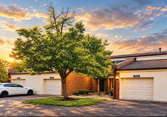18268-university-park-dr-livonia-mi-48152/hzid_3df55427