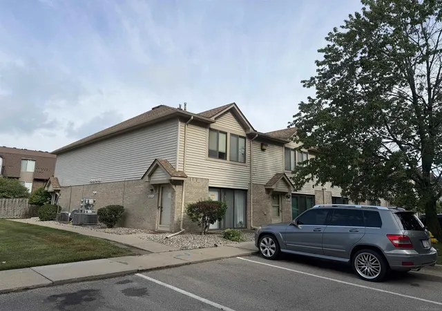 38589-wellington-dr-clinton-township-mi-48036/hzid_099c30dc