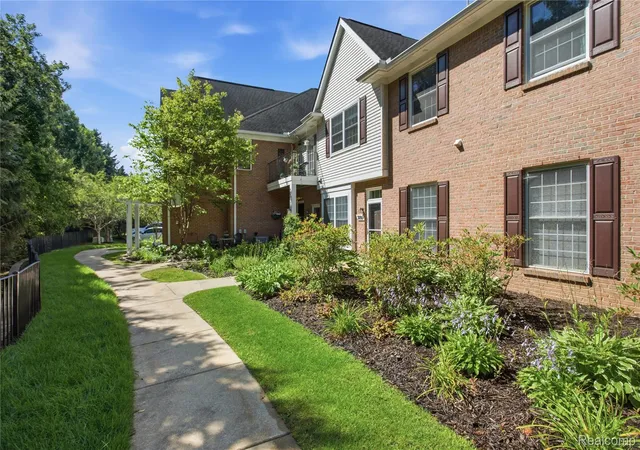 3086-kneeland-cir-howell-mi-48843/hzid_bdeb42cf