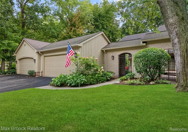 1188-glenpointe-ct-bloomfield-hills-mi-48304/hzid_53d6ed81