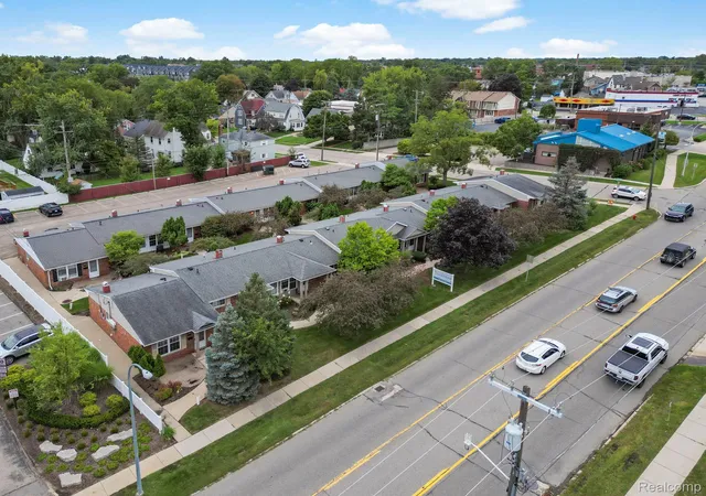 230-plymouth-rd-plymouth-mi-48170/hzid_df2c3a11