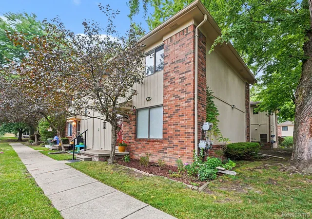 40861-highpointe-dr-clinton-township-mi-48038/hzid_d6054486