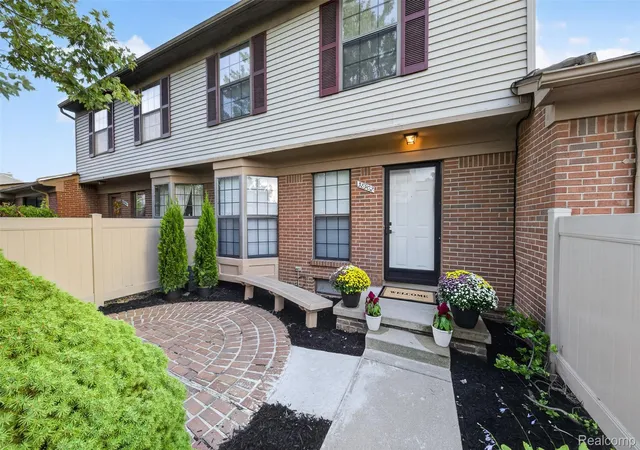 38902-country-cir-16-farmington-hills-mi-48331/hzid_40710ef5