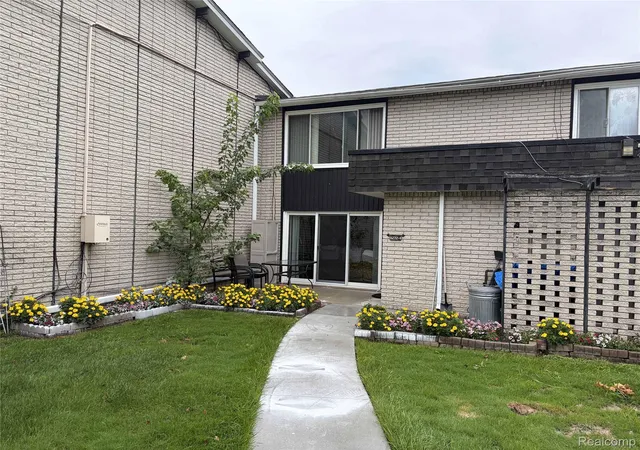 8272-karam-blvd-warren-mi-48093/hzid_228ce59b