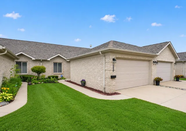 35251-silver-maple-dr-clinton-township-mi-48035/hzid_d71abc86