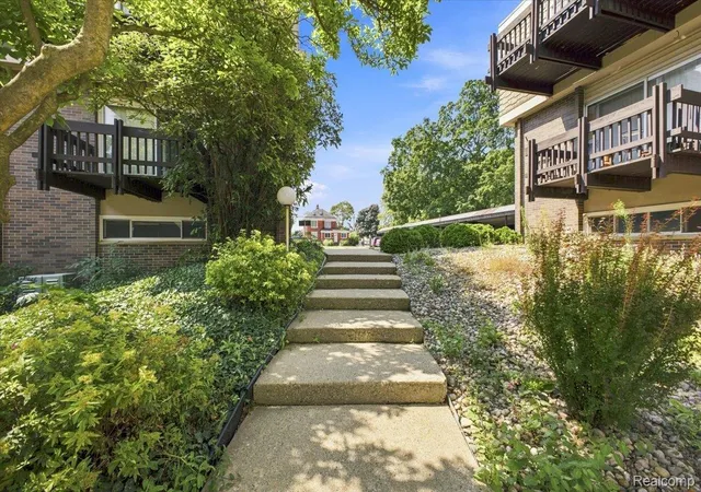 250-n-liberty-st-206-belleville-mi-48111/hzid_8a594cd5
