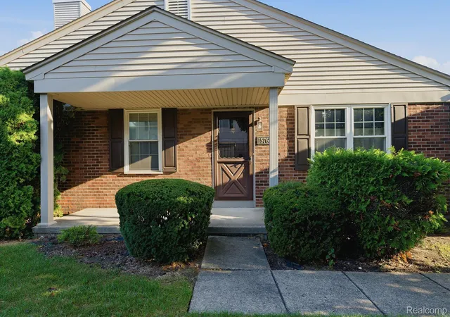 15762-cambridge-dr-61-clinton-township-mi-48038/hzid_4eeb8c25