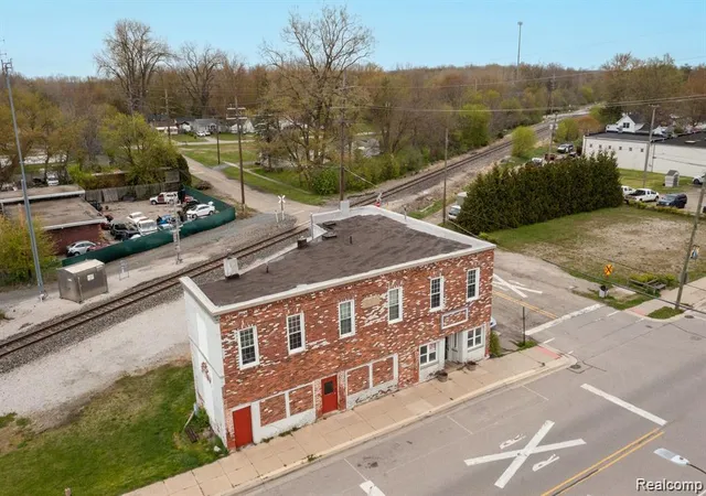 910-monroe-st-carleton-mi-48117/hzid_d83b1128