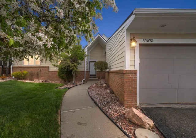 35052-meadow-ln-farmington-hills-mi-48335/hzid_0b076c38