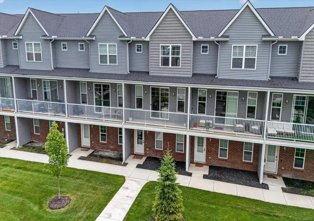 3981-trailway-cmns-cir-auburn-hills-mi-48326/hzid_55f553b8