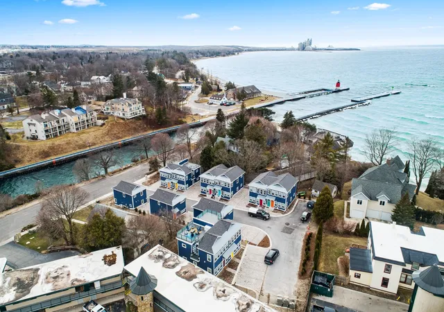 114-riverwalk-ln-charlevoixtownship-charlevoix-mi-49720/hzid_b6d4fefe