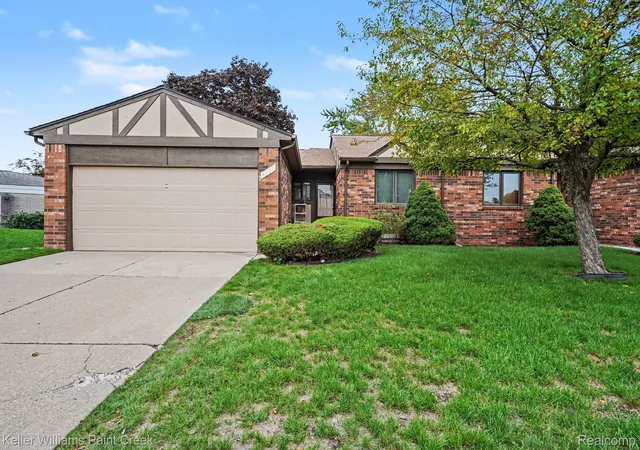 4967-n-grand-oaks-dr-warren-mi-48092/hzid_3c70669b