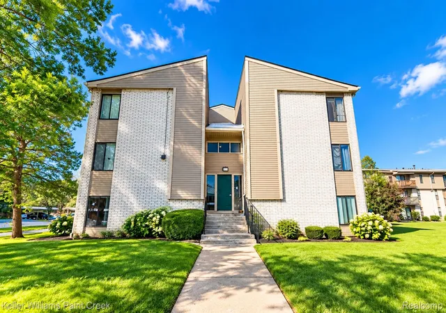31993-w-12-mile-rd-313-farmington-hills-mi-48334/hzid_5c25c066