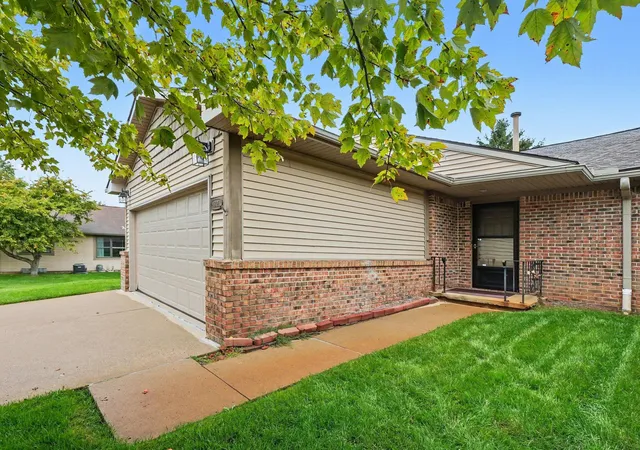 905-moore-dr-chelsea-mi-48118/hzid_3f30a403