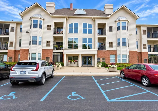39196-hayes-rd-clinton-township-mi-48038/hzid_633b0305