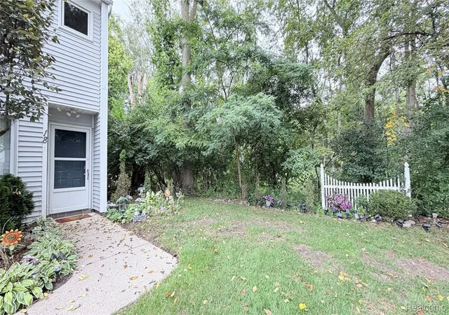 18-rose-petal-ct-18-mount-clemens-mi-48043/hzid_19f4c645