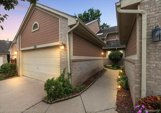 9327-eastwind-dr-livonia-mi-48150/hzid_883971e9