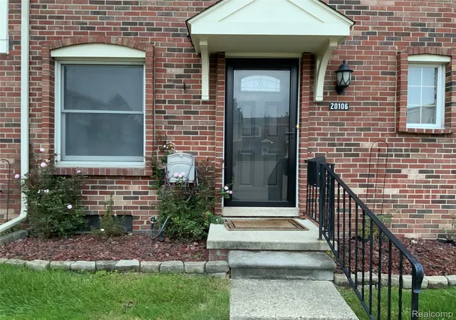 20106-great-oak-cir-s-176-clintonchartertownship-macomb-mi-48317/hzid_e6939759